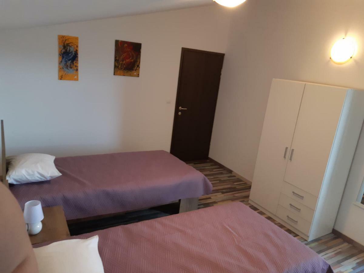 Apartments Vukelic Starigrad Paklenica Exterior foto