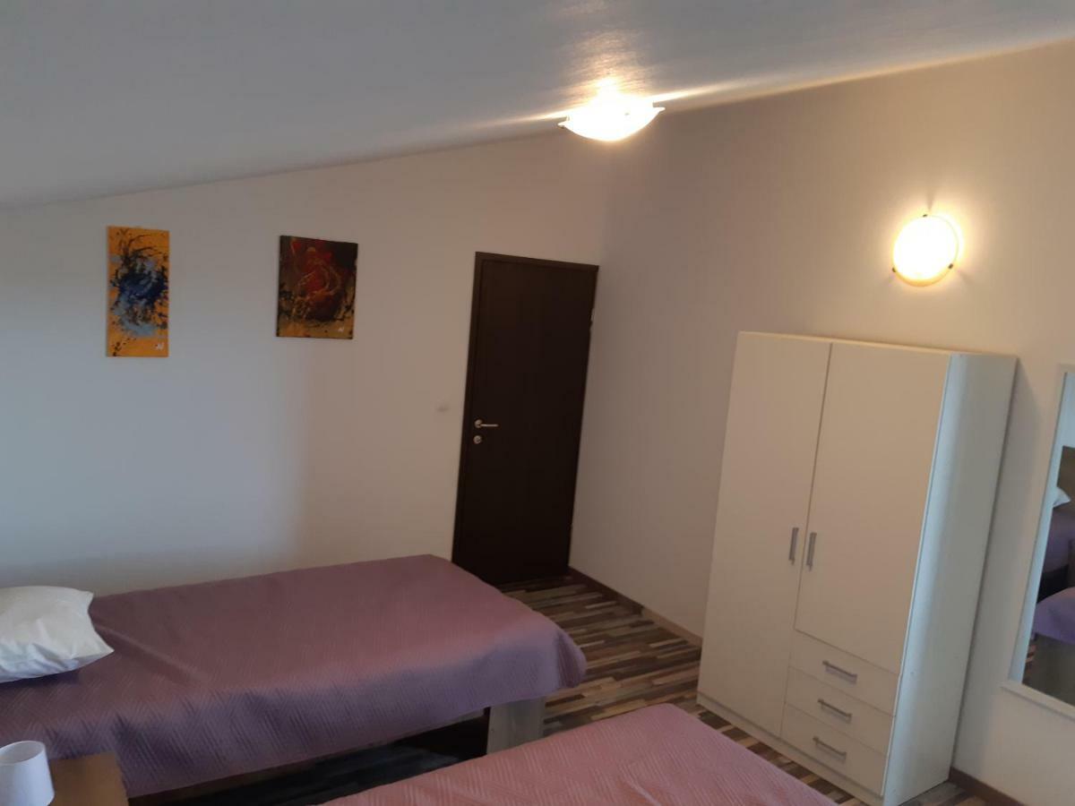 Apartments Vukelic Starigrad Paklenica Exterior foto