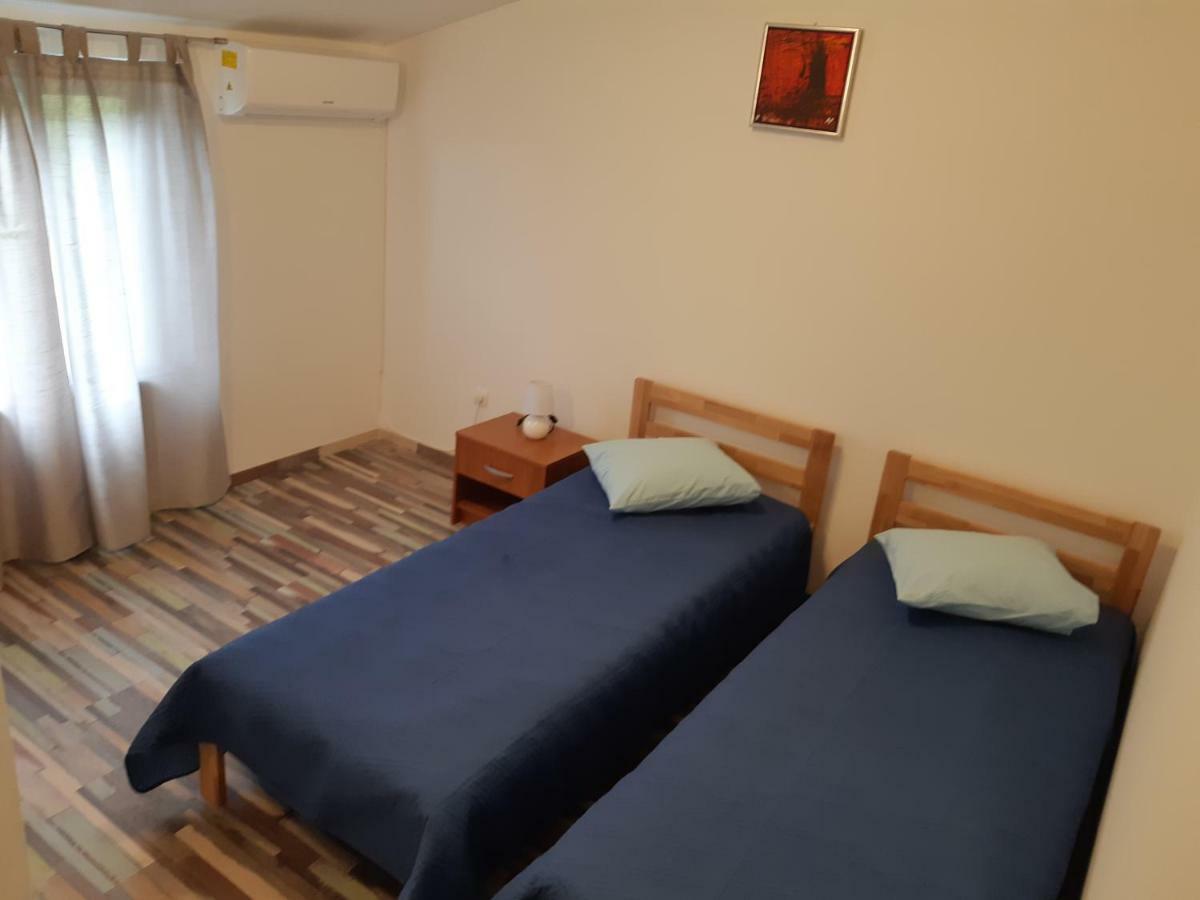 Apartments Vukelic Starigrad Paklenica Exterior foto